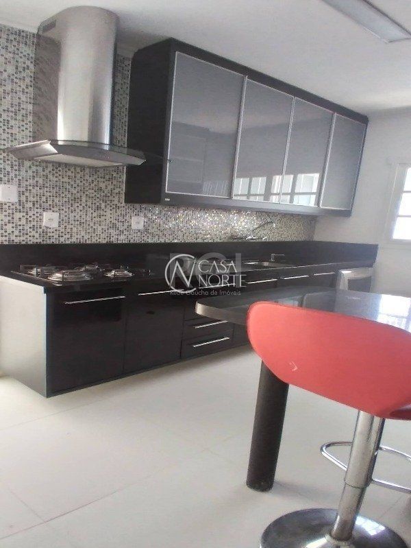 Sobrado à venda com 3 quartos, 162m², 1 suíte, 2 vagas, Rua Manaue no bairro Vila Assunção em Porto Alegre