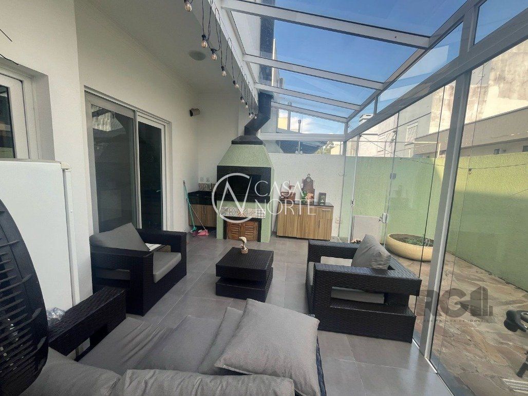 Casa de Condomínio à venda com 3 quartos, 157m², 1 suíte, 2 vagas, Rua Eroni Soares Machado no bairro Hípica em Porto Alegre