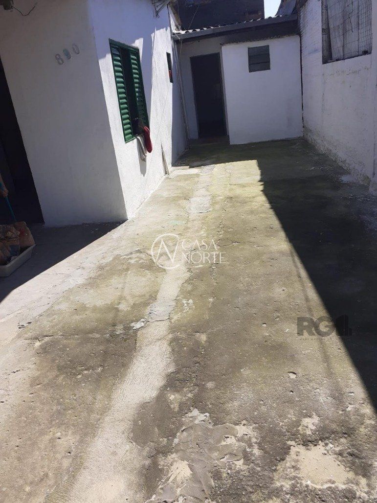 Casa à venda com 3 quartos, 125m², 3 vagas, Estrada Barro Vermelho no bairro Restinga em Porto Alegre