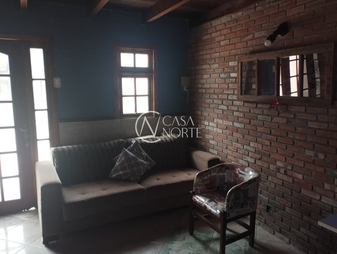 Casa à venda com 3 quartos, 270m², 1 suíte, 2 vagas, Rua Luiz Tagliassuchi no bairro Ponta Grossa em Porto Alegre