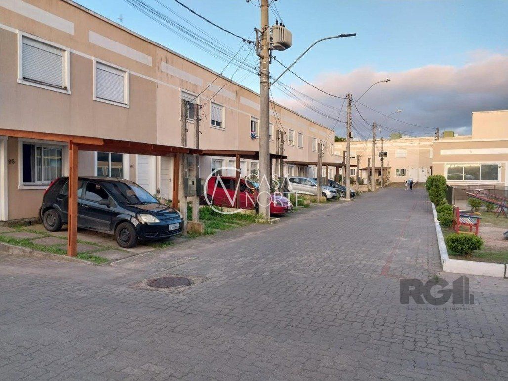 Casa de Condomínio à venda com 2 quartos, 82m², 1 vaga, Rua Capitão Pedroso no bairro Restinga em Porto Alegre