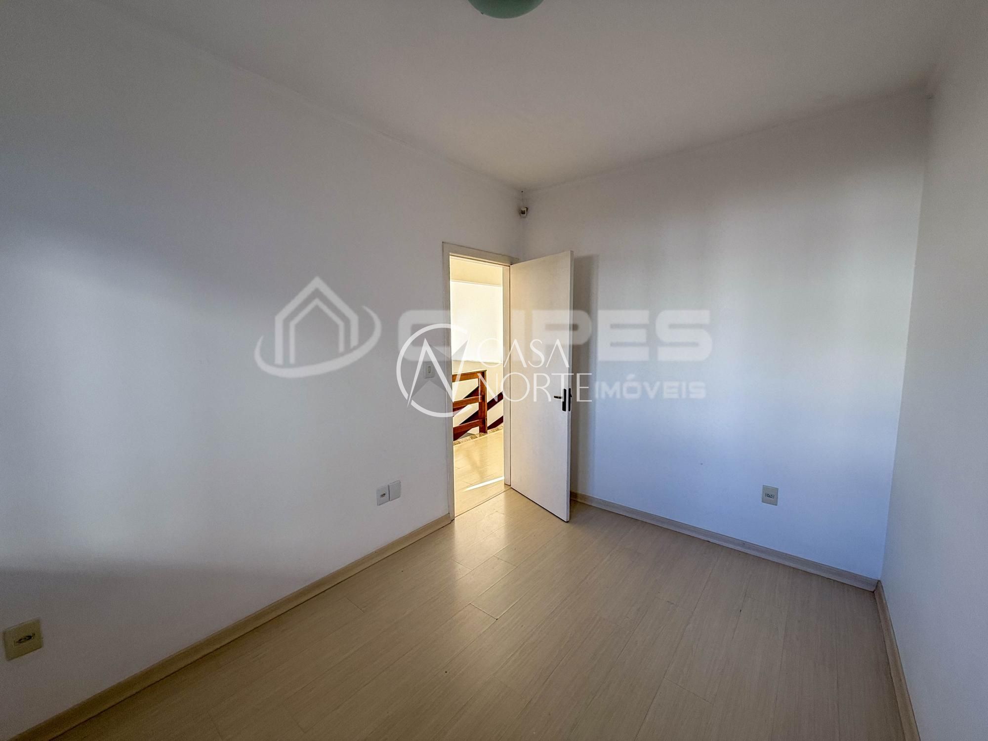 Sobrado à venda com 3 quartos, 140m², 1 suíte, 2 vagas, Rua Alexandre de Gusmão no bairro Hípica em Porto Alegre