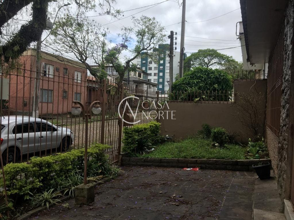Casa à venda com 3 quartos, 150m², 1 suíte, 6 vagas, Rua Menezes Paredes no bairro Nonoai em Porto Alegre