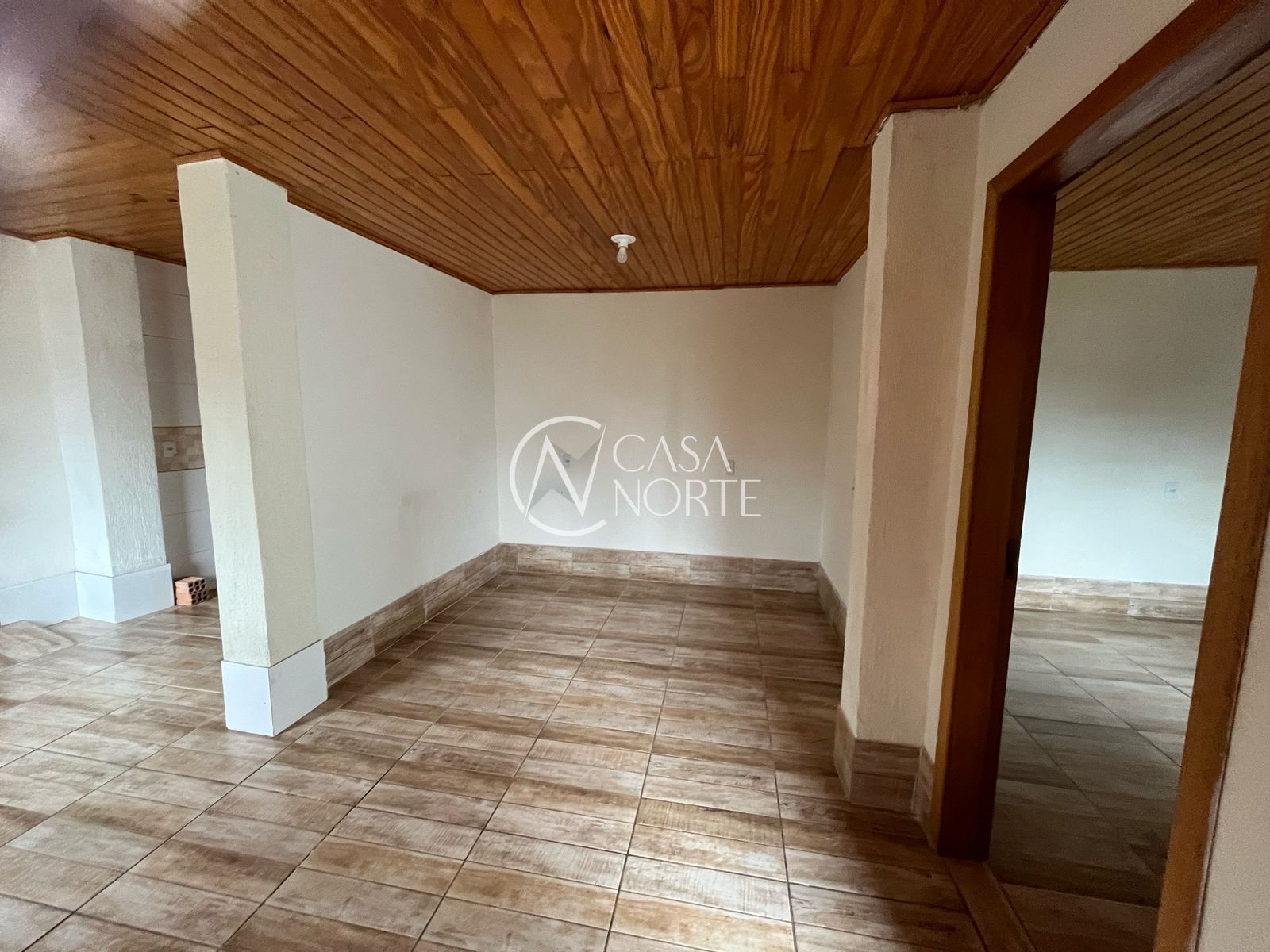 Casa à venda com 2 quartos, 70m², 2 vagas, Rua Miriam Gress no bairro Teresópolis em Porto Alegre