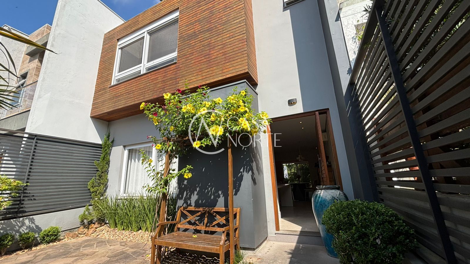 Casa à venda com 3 quartos, 150m², 1 suíte, 2 vagas, Rua Canísio Binsfeld no bairro Hípica em Porto Alegre