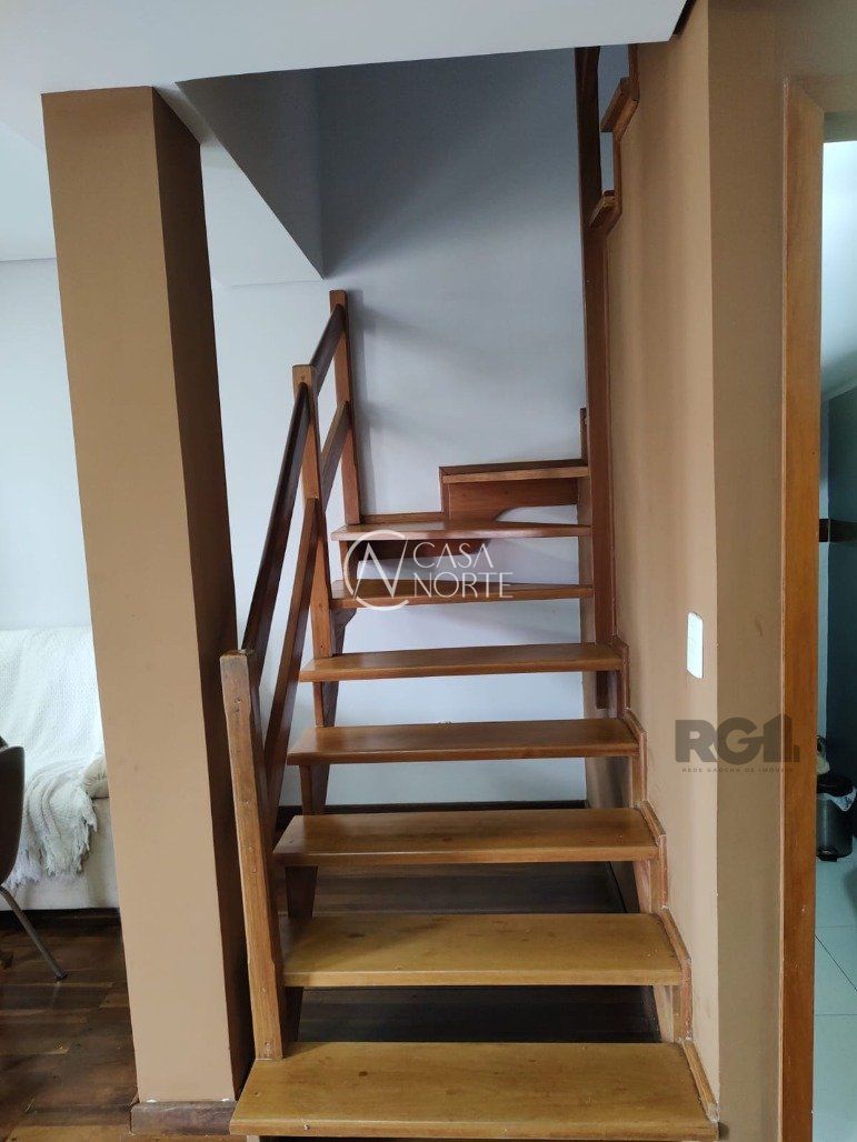 Casa à venda com 2 quartos, 117m², 1 suíte, Rua Therezinha Rocha da Silva no bairro Aberta dos Morros em Porto Alegre