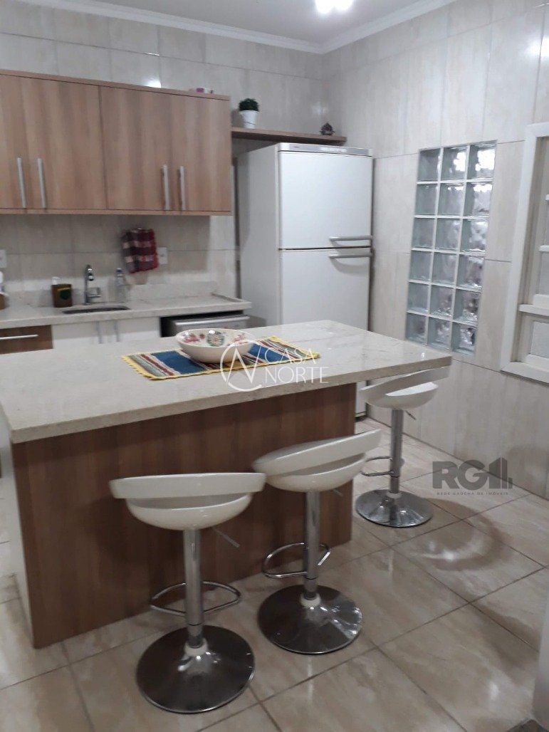 Casa à venda com 4 quartos, 330m², 2 suítes, 3 vagas, Rua Homero Só Jobim no bairro Ipanema em Porto Alegre