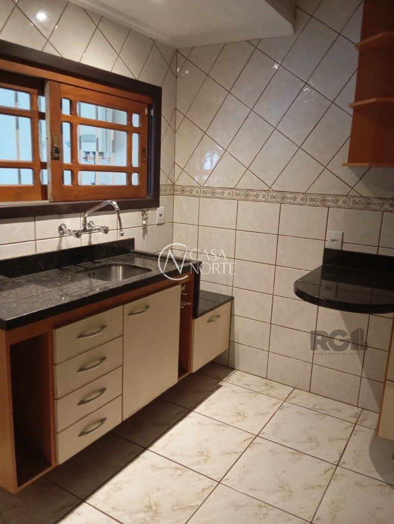 Sobrado à venda com 3 quartos, 185m², 1 suíte, 2 vagas, Rua Doutor Pitrez no bairro Ipanema em Porto Alegre