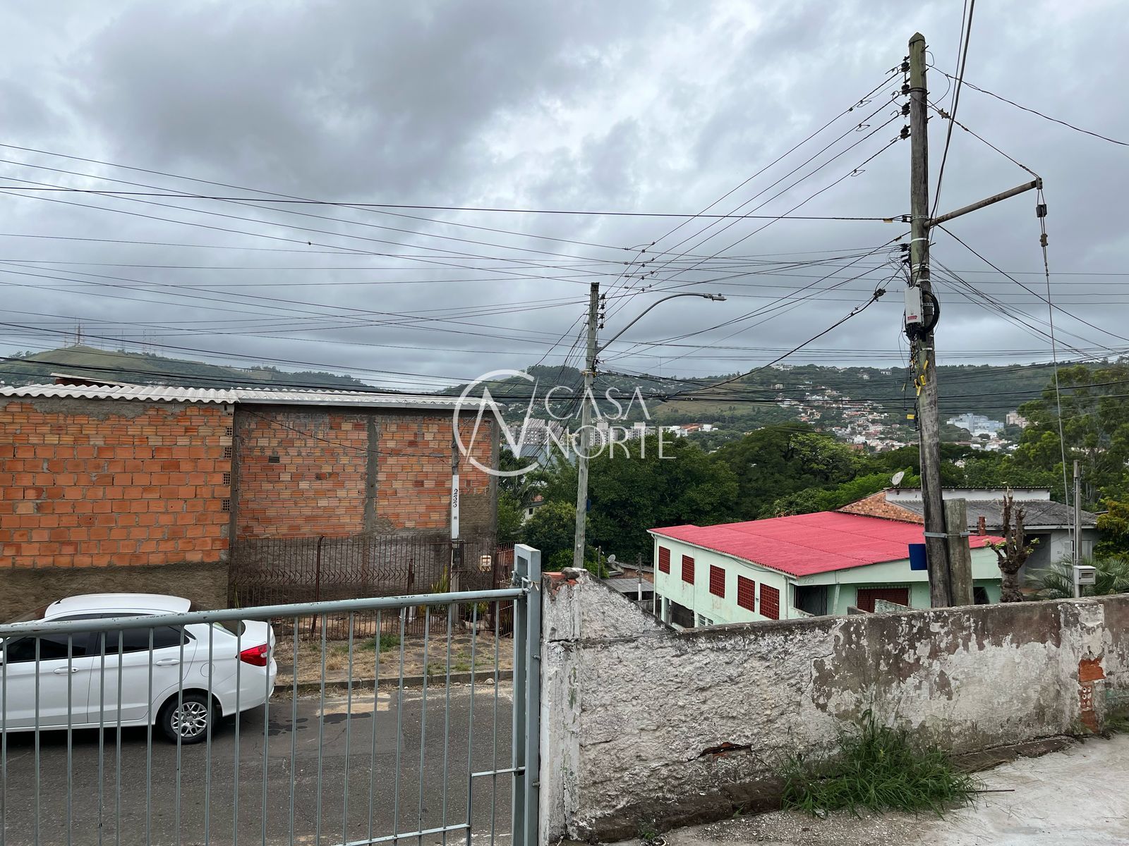 Casa à venda com 2 quartos, 70m², 2 vagas, Rua Miriam Gress no bairro Teresópolis em Porto Alegre