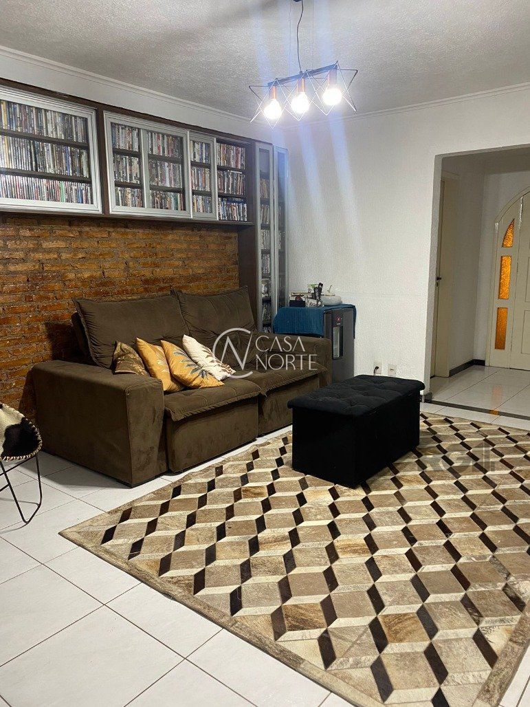 Casa à venda com 3 quartos, 150m², 2 suítes, 3 vagas, Rua Doutor Egydio Michaelsen no bairro Cavalhada em Porto Alegre