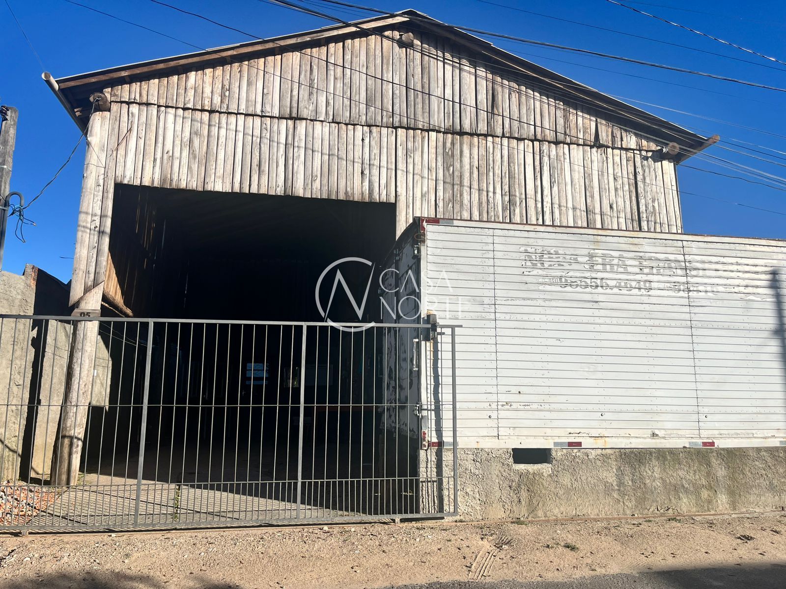 Casa à venda com 2 quartos, 120m², 3 vagas, Beco Álvaro Oliveira do Canto no bairro Belém Novo em Porto Alegre