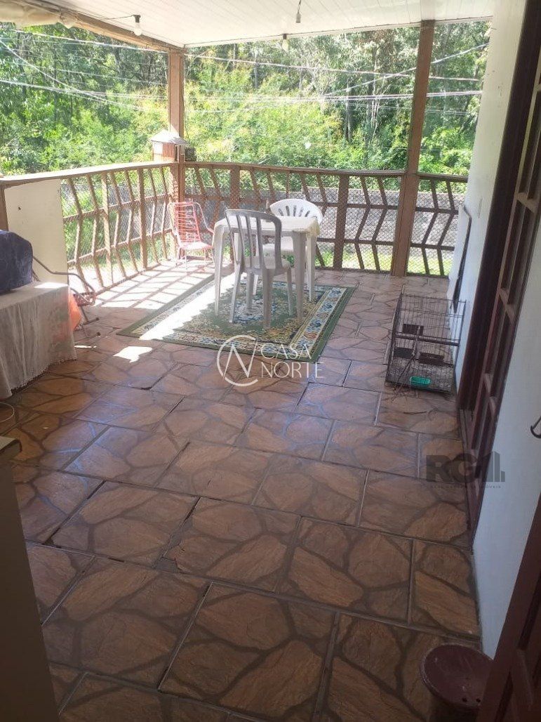 Casa à venda com 3 quartos, 136000m², 2 vagas, Estrada Chácara do Banco no bairro Restinga em Porto Alegre