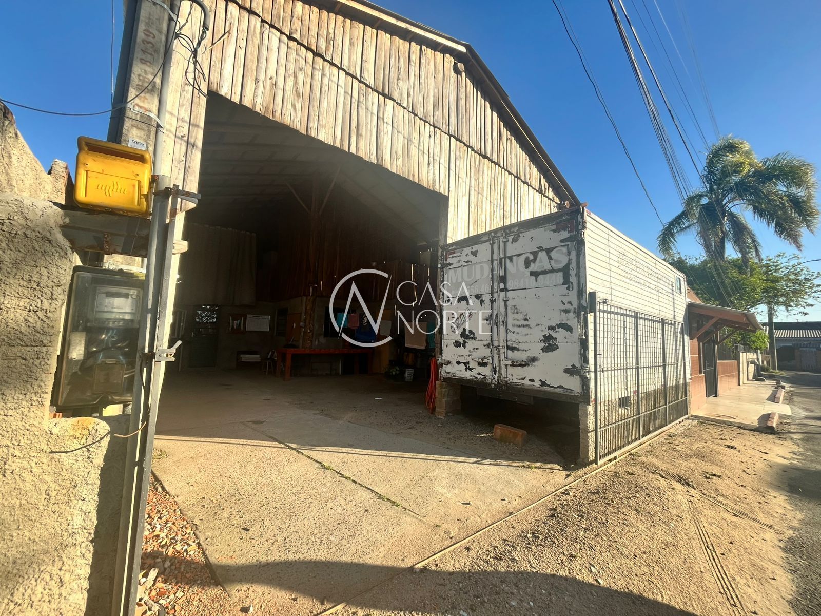 Casa à venda com 2 quartos, 120m², 3 vagas, Beco Álvaro Oliveira do Canto no bairro Belém Novo em Porto Alegre