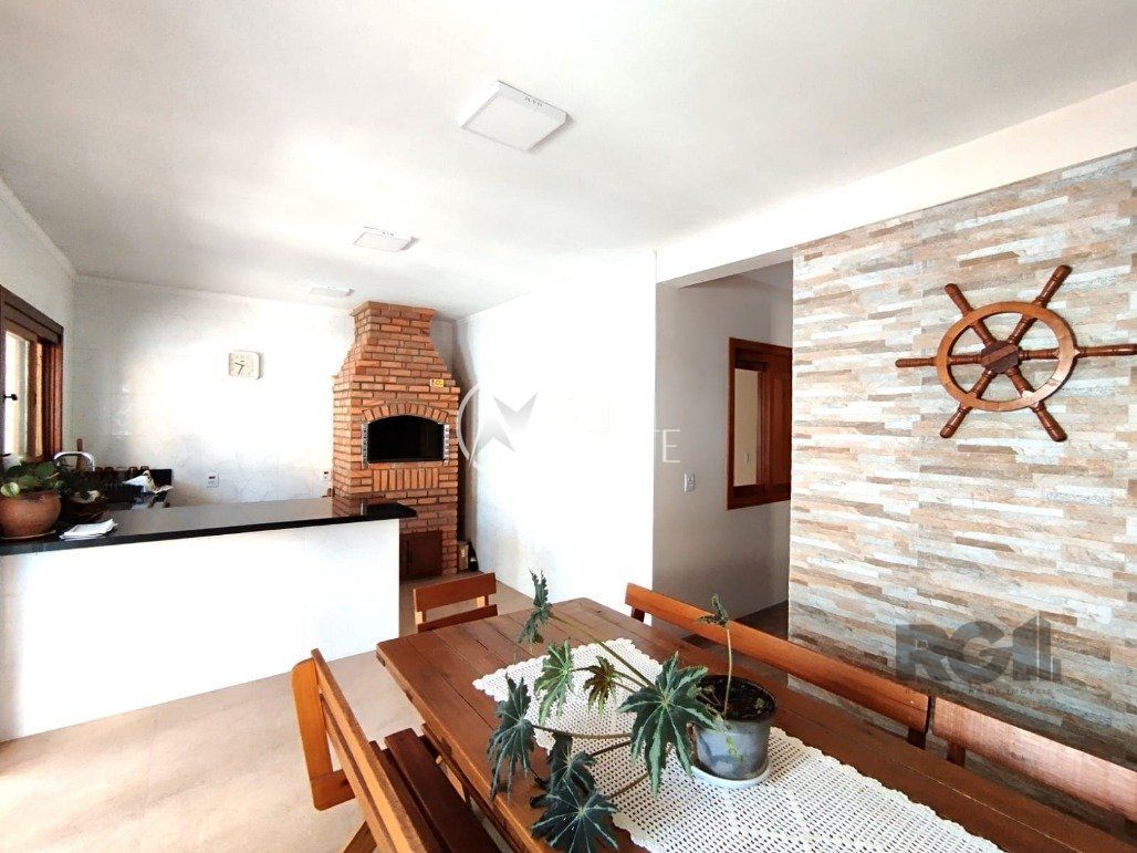 Casa de Condomínio à venda com 3 quartos, 210m², 1 suíte, 2 vagas, Rua Pau-Brasil no bairro Hípica em Porto Alegre