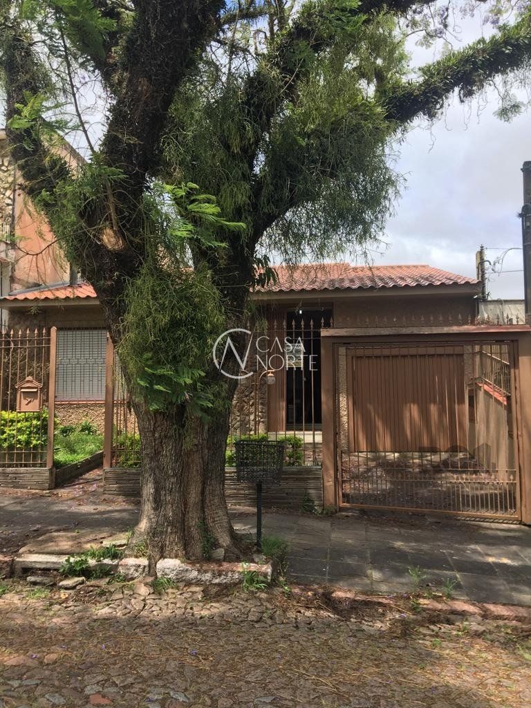 Casa à venda com 3 quartos, 150m², 1 suíte, 6 vagas, Rua Menezes Paredes no bairro Nonoai em Porto Alegre