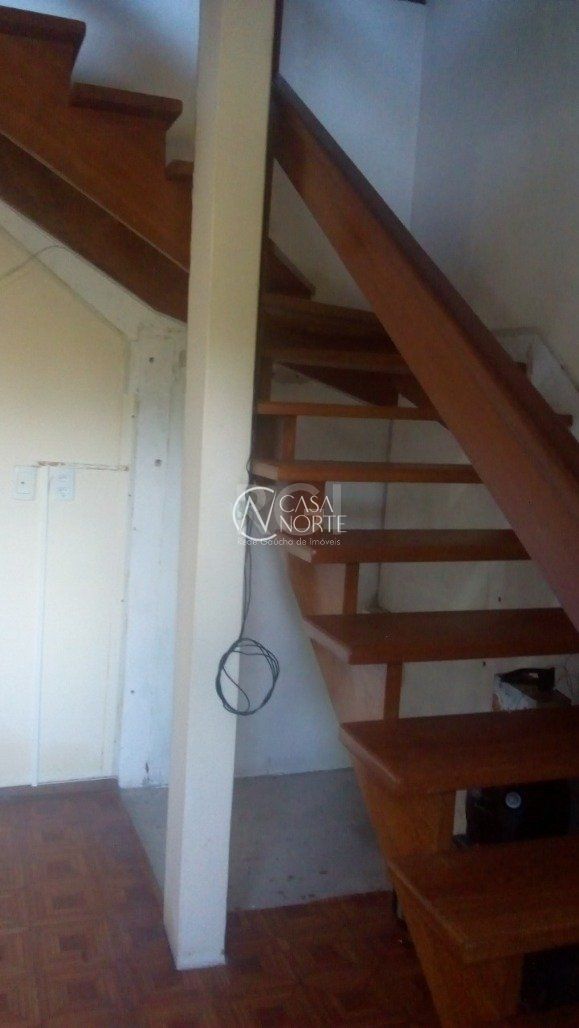 Casa à venda com 3 quartos, 200m², 4 vagas, Estrada Costa Gama - Ate 1348 - Lado Par no bairro Aberta dos Morros em Porto Alegre