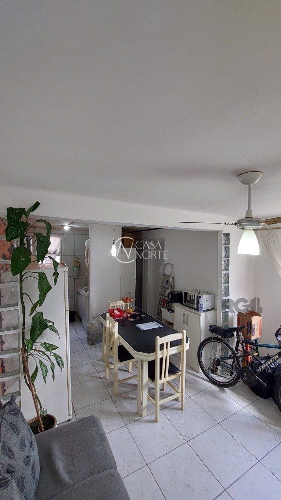 Apartamento à venda com 2 quartos, 43m², 1 vaga, Avenida Edgar Pires de Castro no bairro Restinga em Porto Alegre