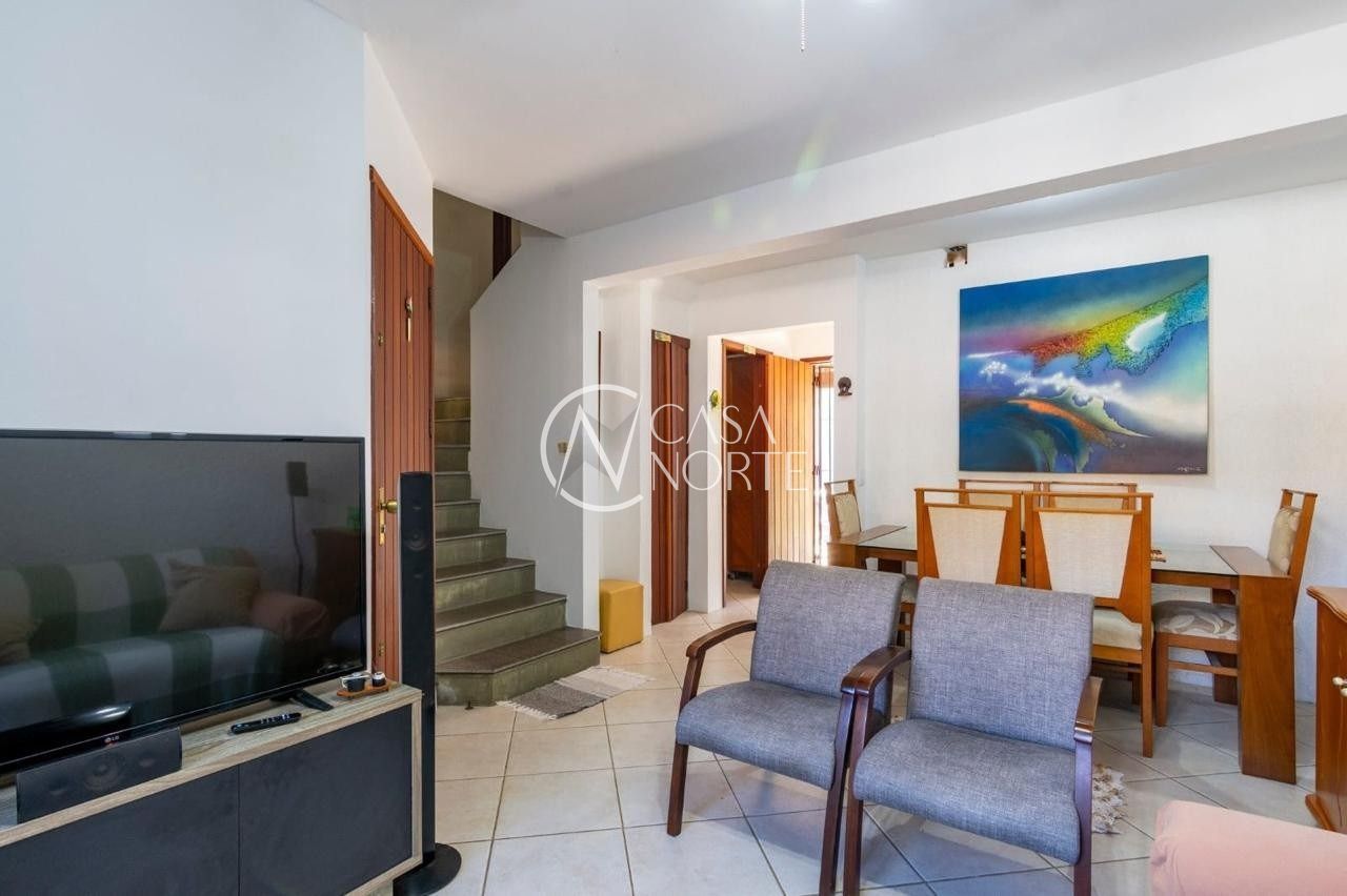 Casa à venda com 3 quartos, 111m², 2 vagas, Rua Rodolpho Espinoza no bairro Hípica em Porto Alegre