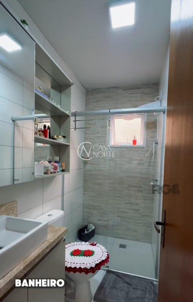 Sobrado à venda com 2 quartos, 55m², Rua das Espatódeas no bairro Ponta Grossa em Porto Alegre