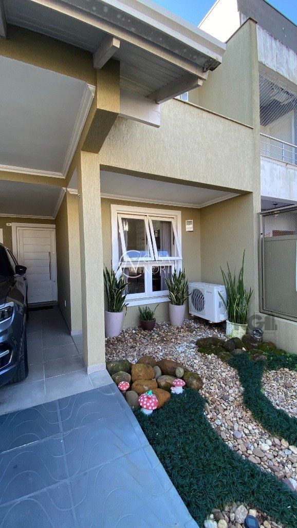 Casa à venda com 3 quartos, 138m², 1 suíte, 2 vagas, Rua Wilson Conceição Bona no bairro Hípica em Porto Alegre