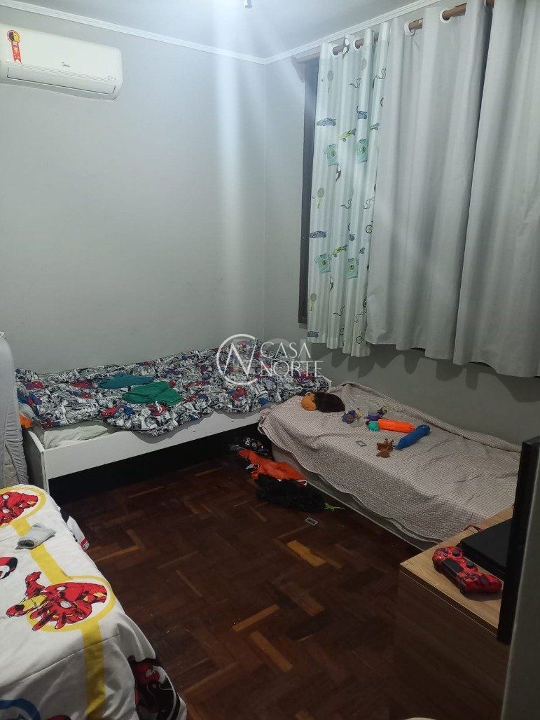 Casa à venda com 4 quartos, 256m², 1 suíte, 4 vagas, Rua Panambi no bairro Cavalhada em Porto Alegre