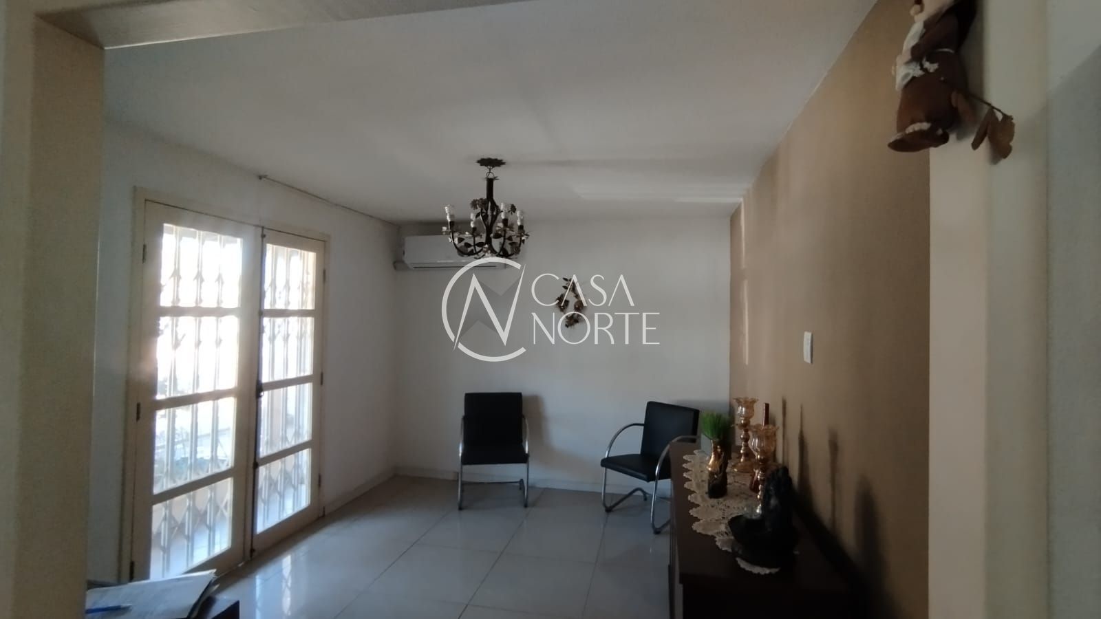 Casa à venda com 3 quartos, 140m², 1 suíte, 2 vagas, Rua Jornalista Roberto Eduardo Xavier no bairro Aberta dos Morros em Porto Alegre