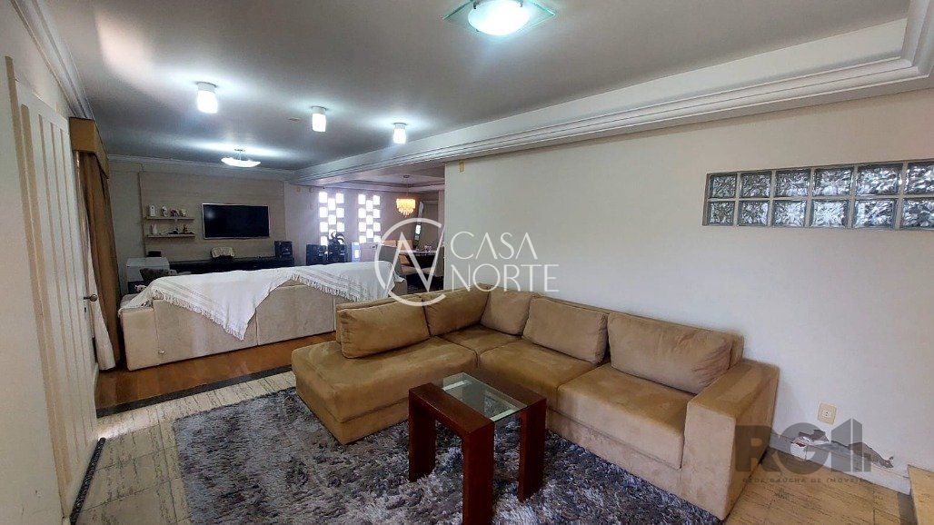 Casa à venda com 4 quartos, 227m², 2 suítes, 3 vagas, Avenida Coronel Pedro Augusto Bittencourt no bairro Espírito Santo em Porto Alegre