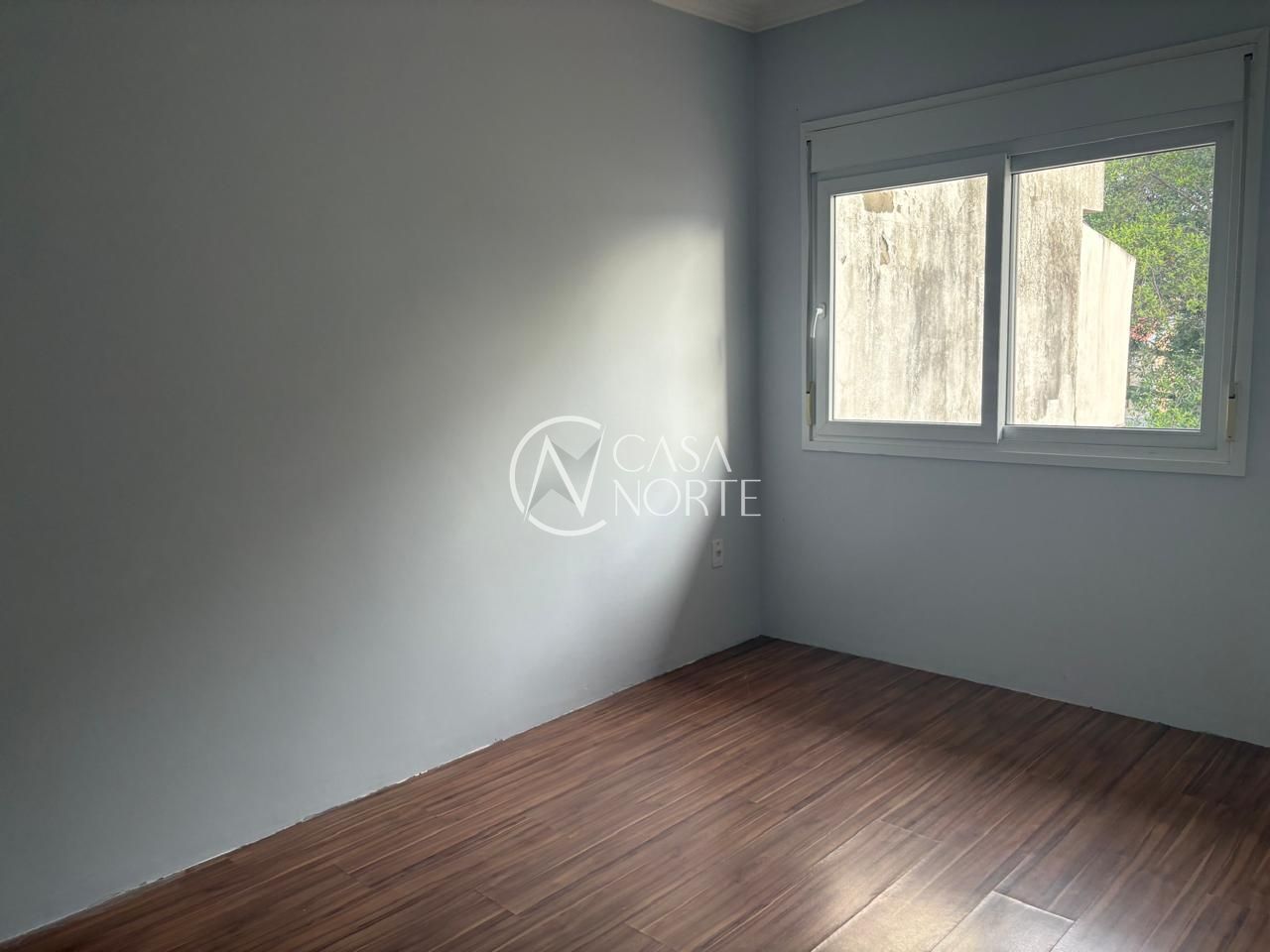 Sobrado à venda com 3 quartos, 170m², 1 suíte, 2 vagas, Rua Ivo Walter Kern no bairro Hípica em Porto Alegre