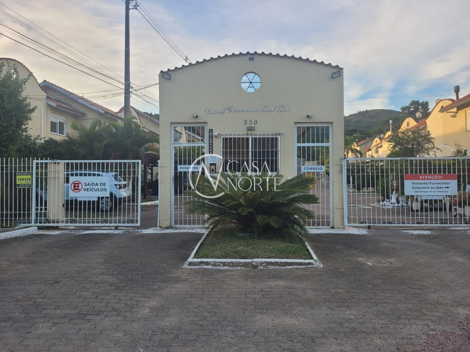 Casa de Condomínio à venda com 3 quartos, 118m², 2 vagas, Avenida Edgar Pires de Castro no bairro Hípica em Porto Alegre