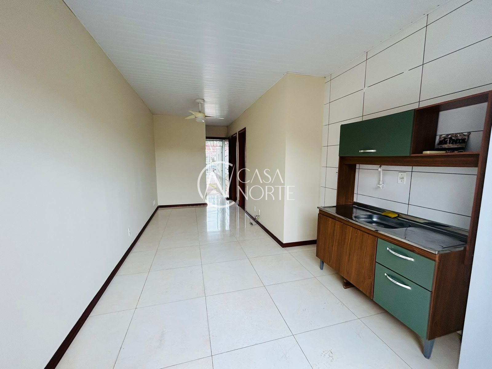 Casa à venda com 2 quartos, 38m², 2 vagas, Rua Coronel Dastro Dutra no bairro Restinga em Porto Alegre