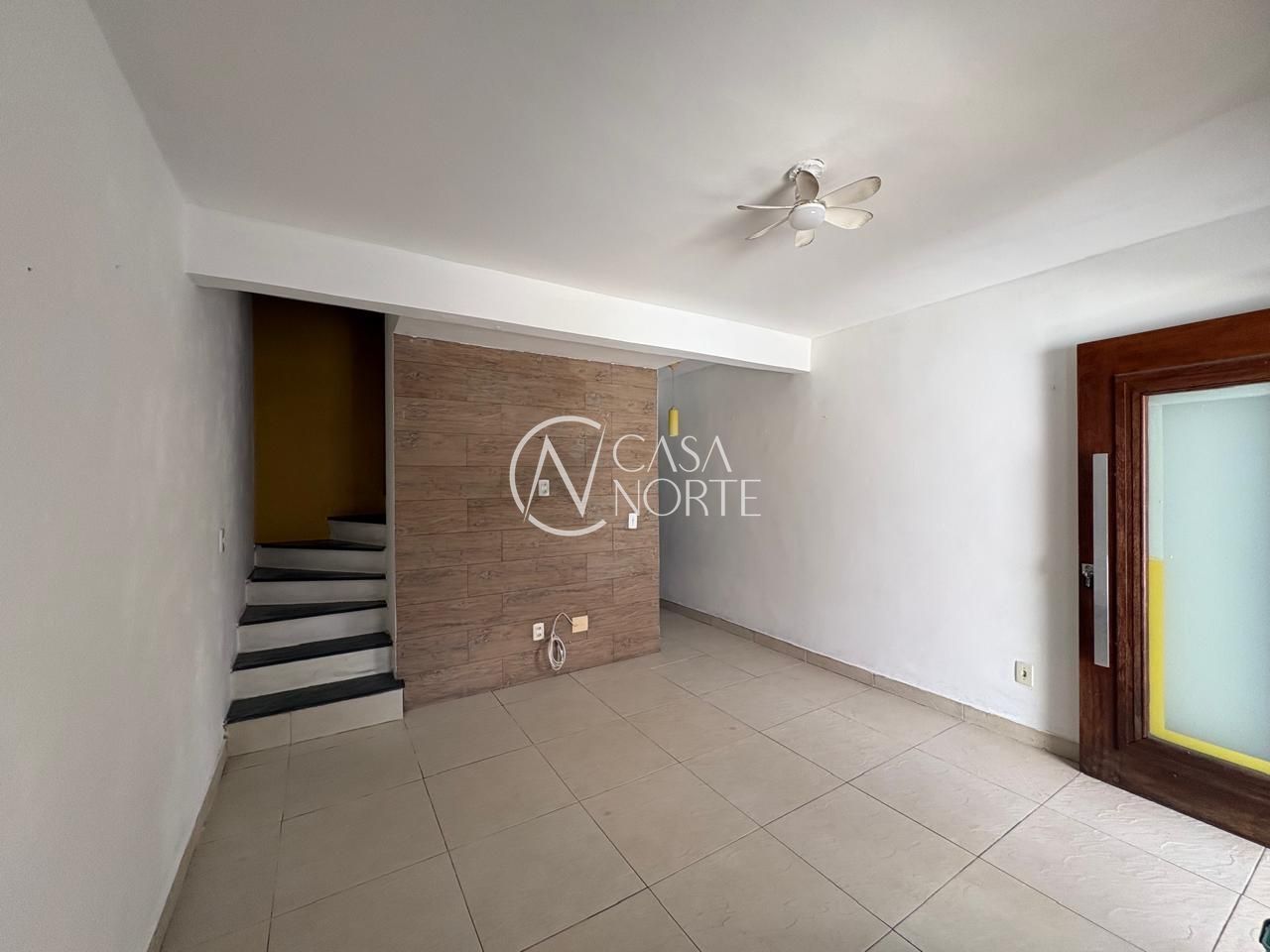 Sobrado à venda com 2 quartos, 70m², 2 vagas, Rua José Antônio Chaise no bairro Hípica em Porto Alegre