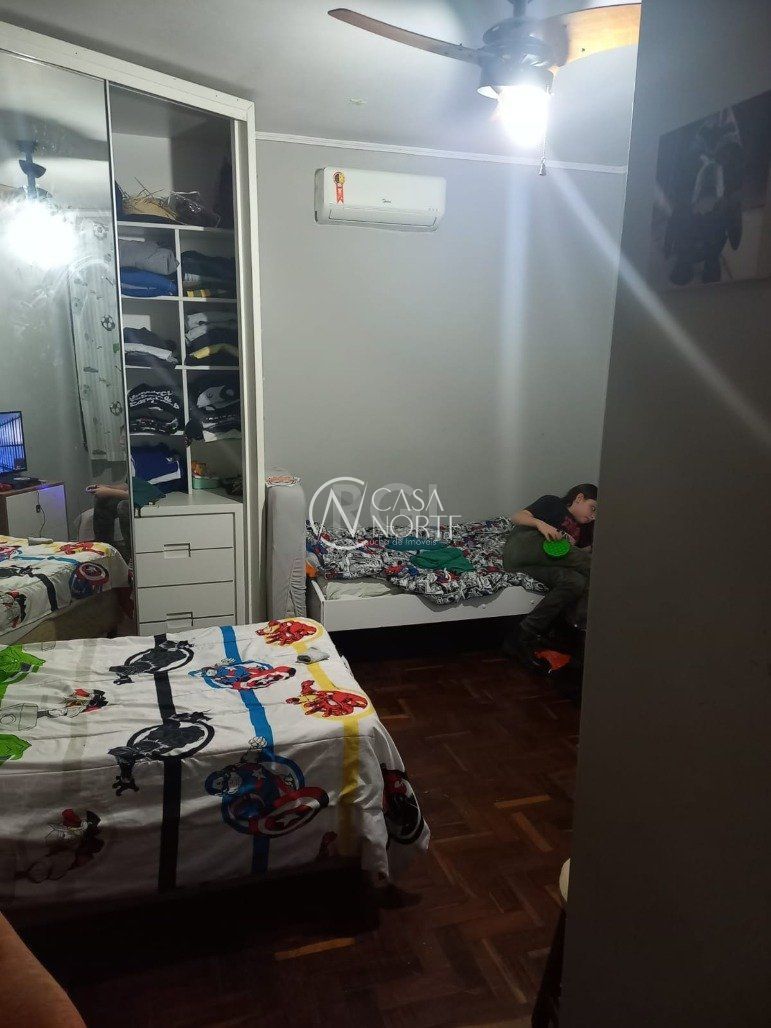 Casa à venda com 4 quartos, 256m², 1 suíte, 4 vagas, Rua Panambi no bairro Cavalhada em Porto Alegre