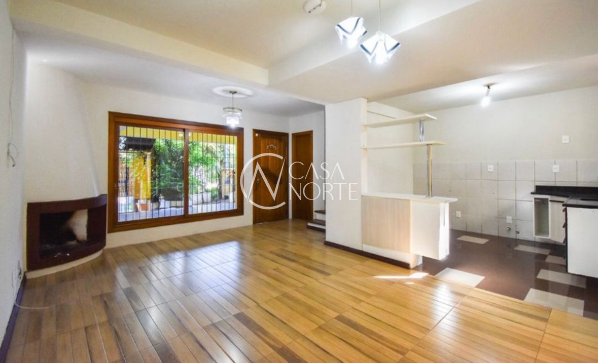 Casa à venda com 3 quartos, 154m², 1 suíte, 2 vagas, Rua Mura no bairro Guarujá em Porto Alegre