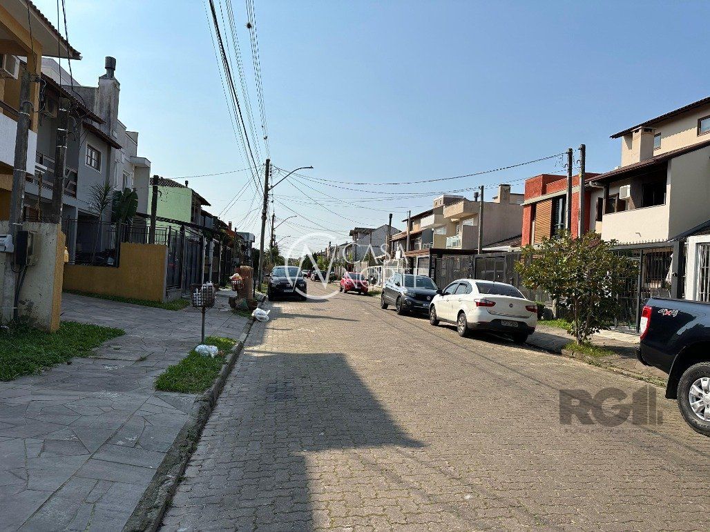 Casa à venda com 3 quartos, 100m², 1 suíte, 2 vagas, Rua Pau-Brasil no bairro Hípica em Porto Alegre
