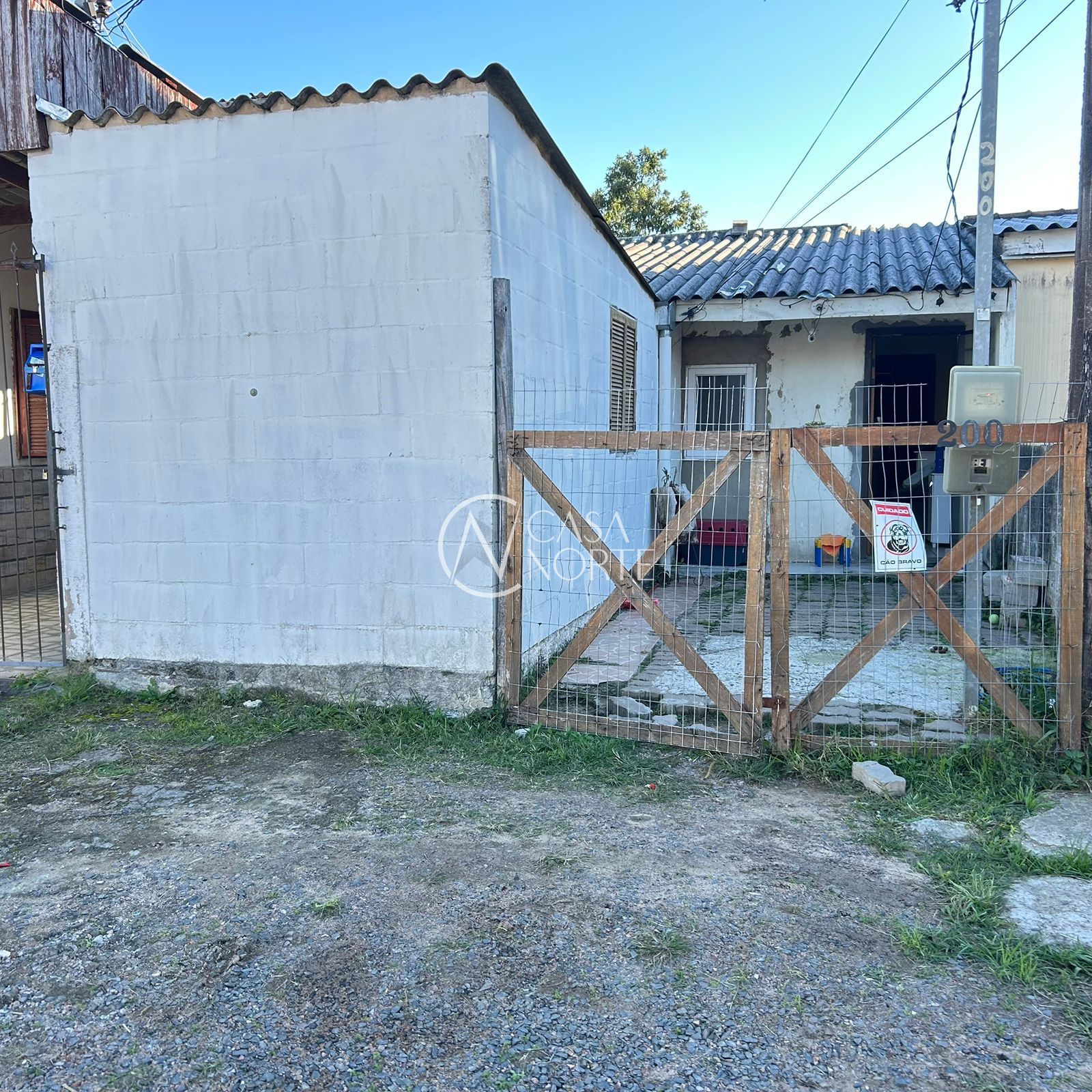 Casa à venda com 2 quartos, 60m², 1 vaga, Rua Mário Vieira Marques no bairro Hípica em Porto Alegre
