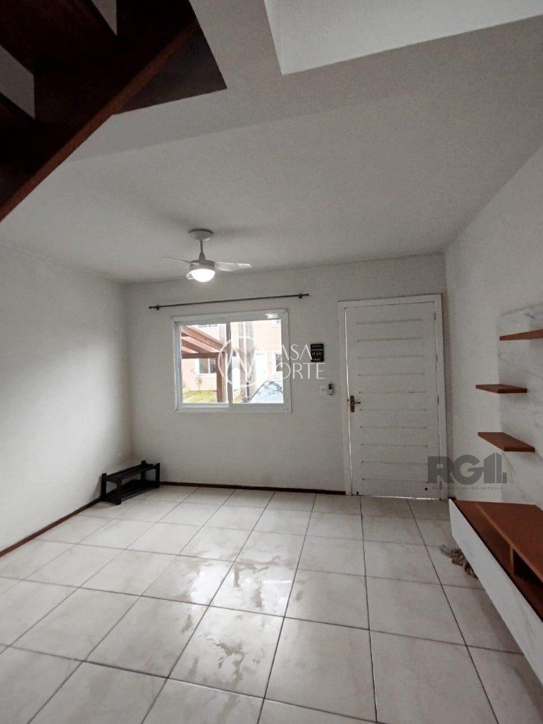 Casa de Condomínio à venda com 2 quartos, 82m², 1 vaga, Rua Capitão Pedroso no bairro Restinga em Porto Alegre