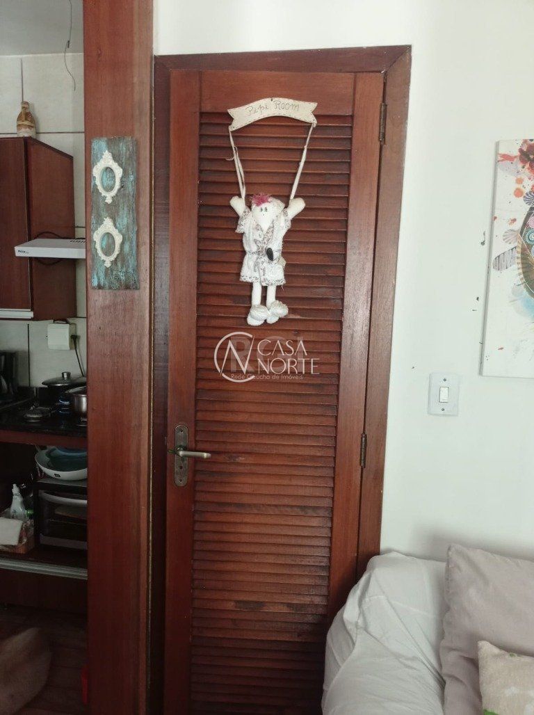 Sobrado à venda com 2 quartos, 68m², 1 vaga, Rua Amapa no bairro Vila Nova em Porto Alegre