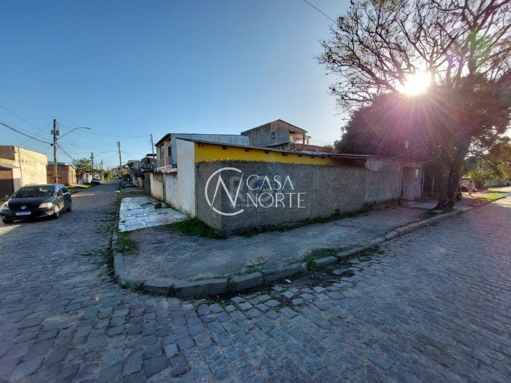 Casa à venda com 4 quartos, 130m², 1 vaga, Rua Eugenio Rodrigues no bairro Restinga em Porto Alegre