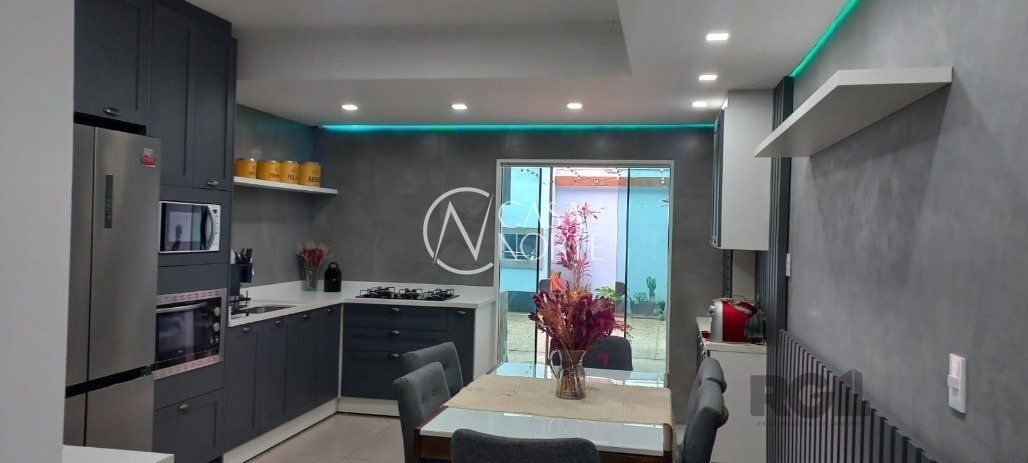 Casa à venda com 2 quartos, 83m², 2 suítes, 1 vaga, Rua Doutor Claudio Walter Ferreira da Silva no bairro Guarujá em Porto Alegre