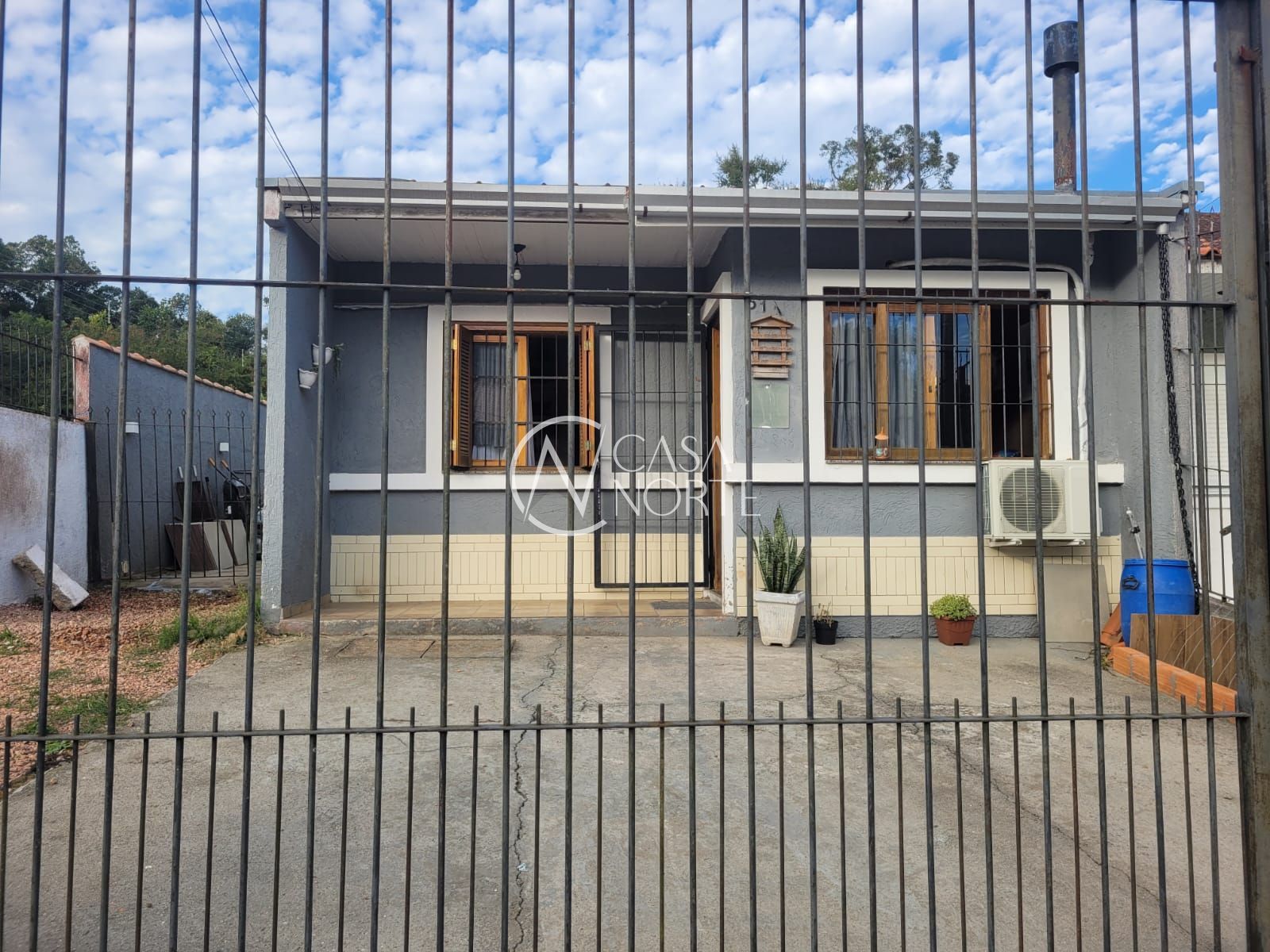 Casa à venda com 2 quartos, 69m², 2 vagas, Rua Pedro Faria no bairro Hípica em Porto Alegre