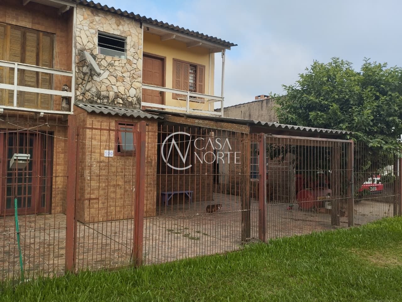 Casa à venda com 3 quartos, 270m², 1 suíte, 2 vagas, Rua Luiz Tagliassuchi no bairro Ponta Grossa em Porto Alegre