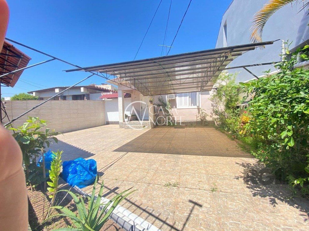 Casa à venda com 3 quartos, 100m², 2 vagas, Rua Afonso Arinos no bairro Camaquã em Porto Alegre