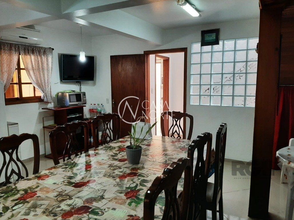 Casa à venda com 5 quartos, 330m², 4 suítes, 4 vagas, Rua Andre Primo Biazetto no bairro Campo Novo em Porto Alegre