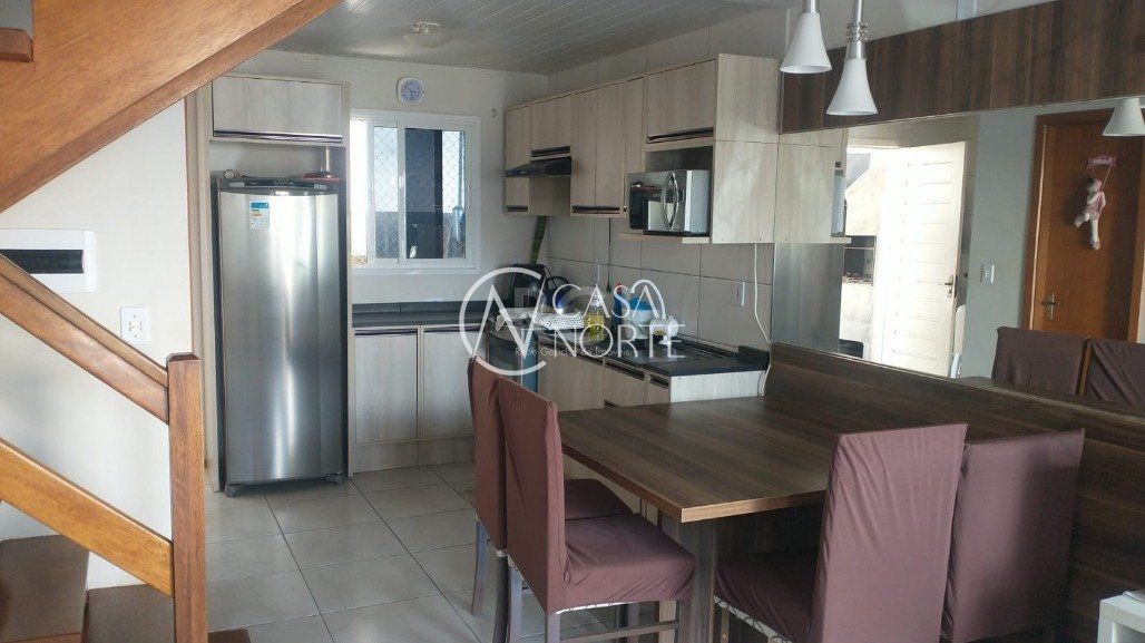 Sobrado à venda com 2 quartos, 83m², 1 vaga, Rua Capitao Pedroso no bairro Restinga em Porto Alegre