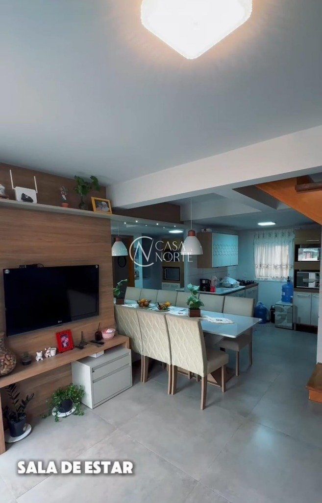 Sobrado à venda com 2 quartos, 55m², Rua das Espatódeas no bairro Ponta Grossa em Porto Alegre