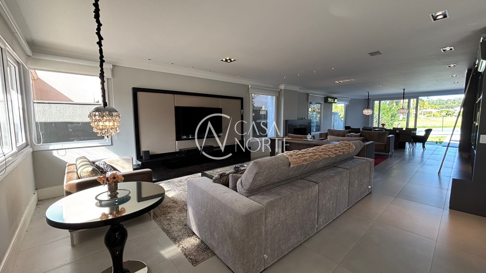 Casa à venda com 5 quartos, 299m², 5 suítes, 4 vagas, Juca Batista no bairro Belém Novo em Porto Alegre