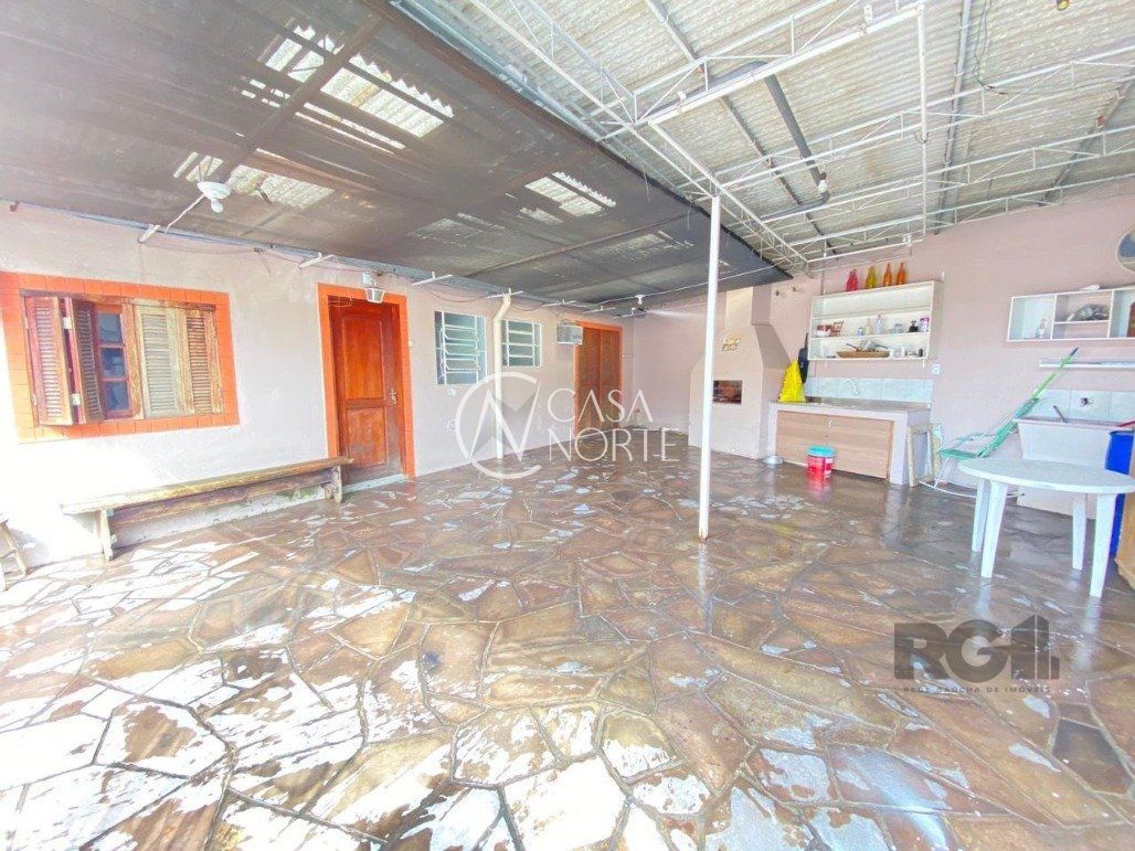 Casa à venda com 3 quartos, 100m², 2 vagas, Rua Afonso Arinos no bairro Camaquã em Porto Alegre