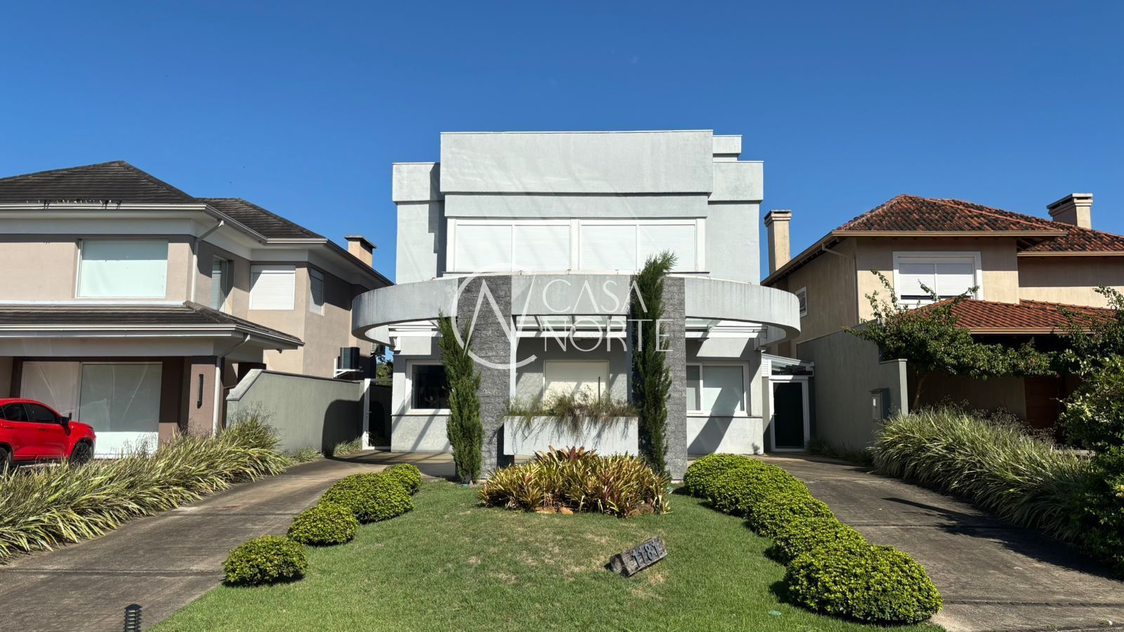 Casa à venda com 5 quartos, 299m², 5 suítes, 4 vagas, Juca Batista no bairro Belém Novo em Porto Alegre