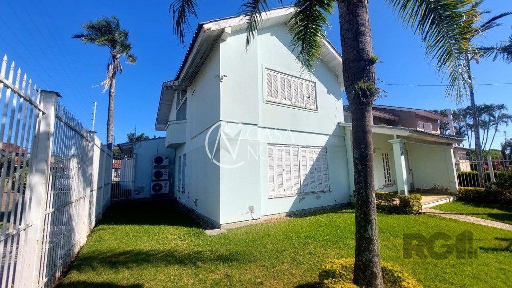 Casa à venda com 4 quartos, 227m², 2 suítes, 3 vagas, Avenida Coronel Pedro Augusto Bittencourt no bairro Espírito Santo em Porto Alegre