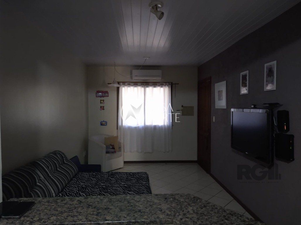 Casa à venda com 2 quartos, 85m², Rua Elaine Juchem Selistre no bairro Hípica em Porto Alegre